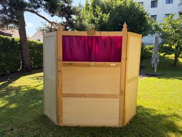 Kasperlitheater aus Holz gross stabil & bereit für Abenteuer
