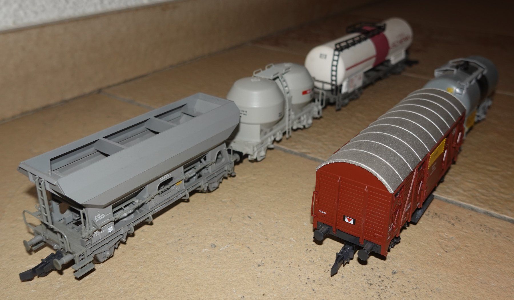 Roco Modelleisenbahnen: H0 5 Güterwagen Roco, Lima, Liliput – Gebraucht aus St. Gallen von bruenig0m 6