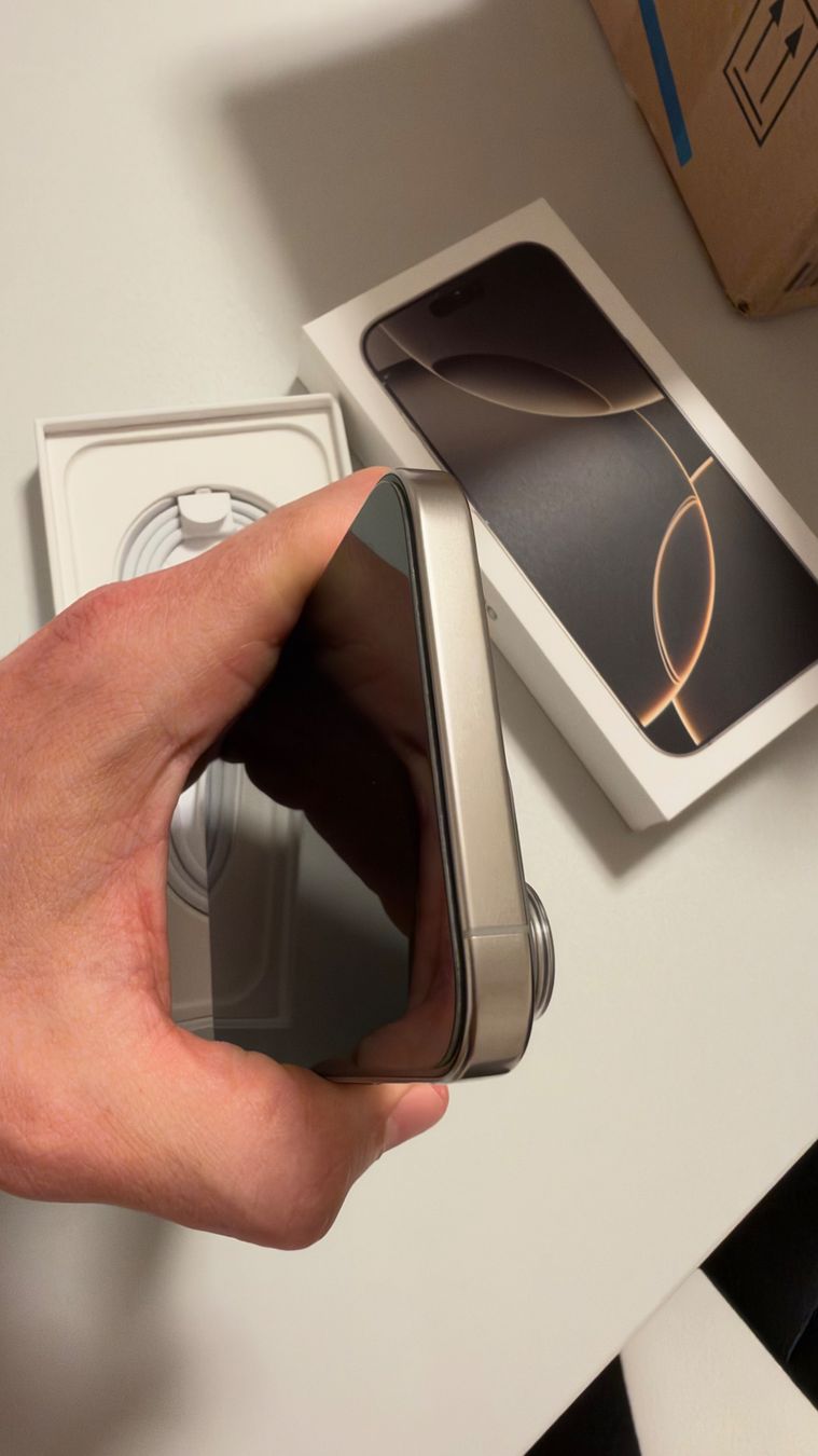 Apple Telefoni cellulari / Smartphones: Apple iPhone 16 Pro Max Natural Titanium 512GB – Usato da Brunnen venduto da Moona22 7