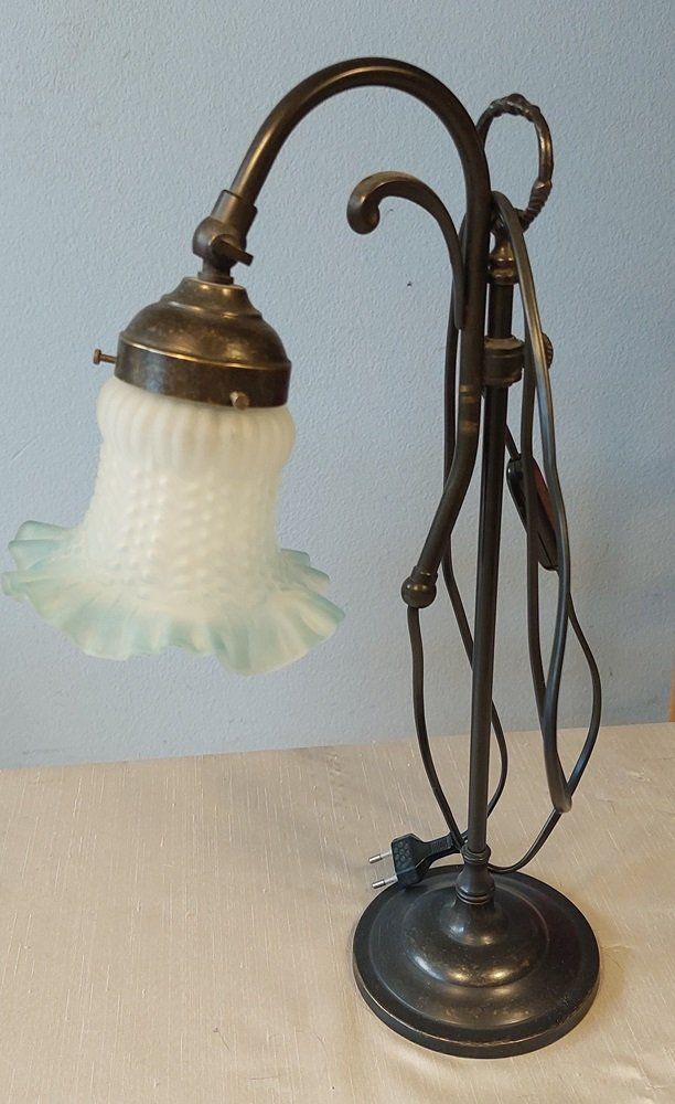 Lampade: Nachttischlampe Jugendstil Opalglas hellblau Metall – Usato da Zürich venduto da vre_7jgr 1