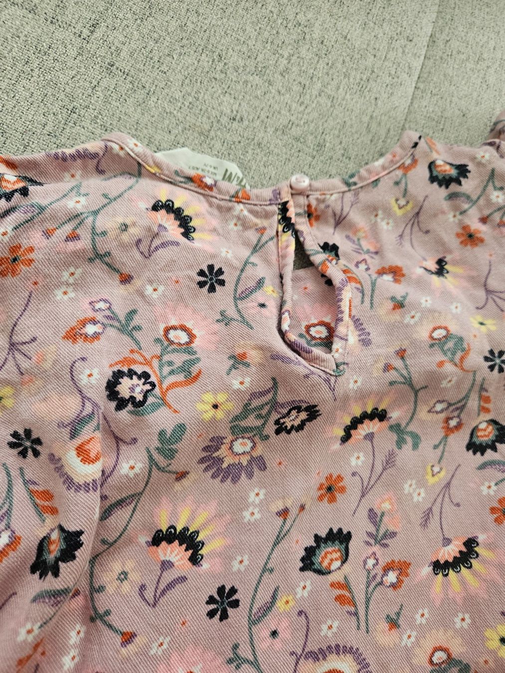 H&M Vestiti & Gonne: Mädchenkleid langarm H&M Gr. 122 – Usato da Bellach venduto da Chiini 2