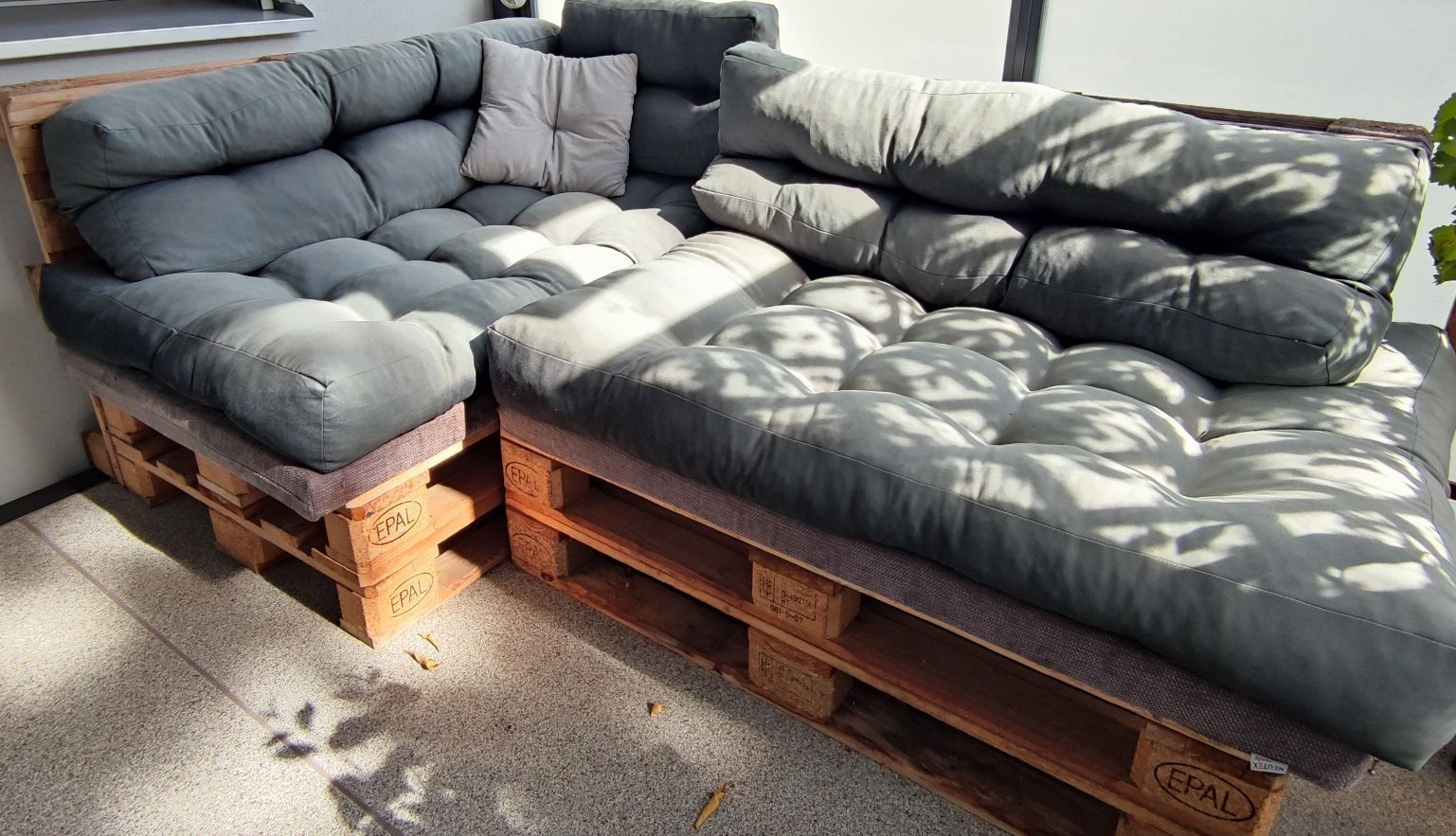 Divani: Palettensofa mit Polsterauflagen – Usato da Winterthur venduto da coo_xht6