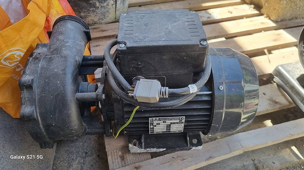 Moteurs: Moteur de l'eau – D'occasion à Corsier-sur-Vevey par hel_lvr5 2