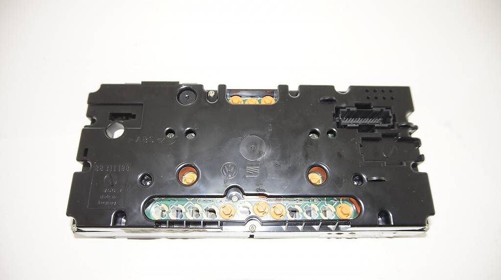 Tutti pezzi di ricambio auto: Tacho-Kombi-Instrument - Seat/ VW – Usato da Schongau venduto da Autosalon_Zogu 2