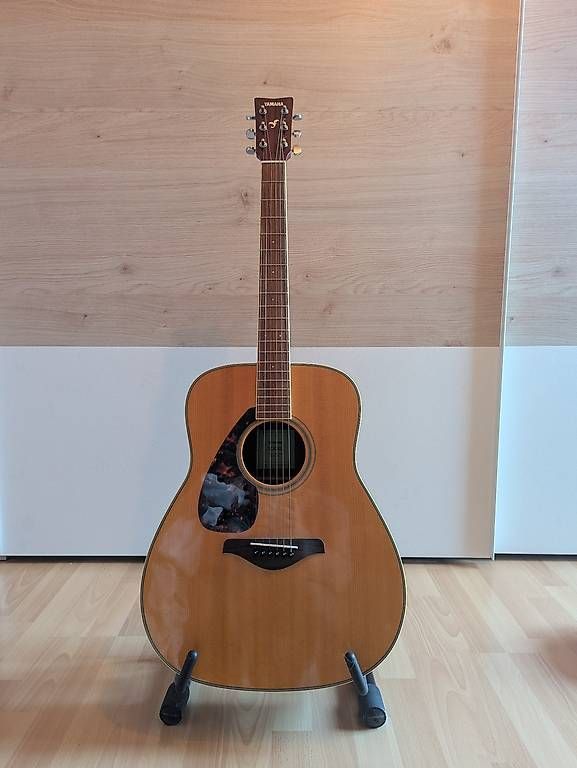 Strumenti musicali: Guitare Yamaha gaucher – Usato da Penthéréaz venduto da Gnocchi05 2