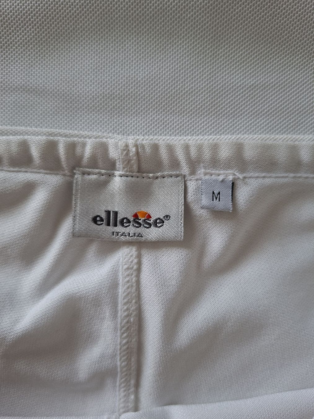 Ellesse Lotti di vestiti: Ensemble de tennis Ellesse, taille M, – Usato da Renens VD venduto da ser_j2fn 1
