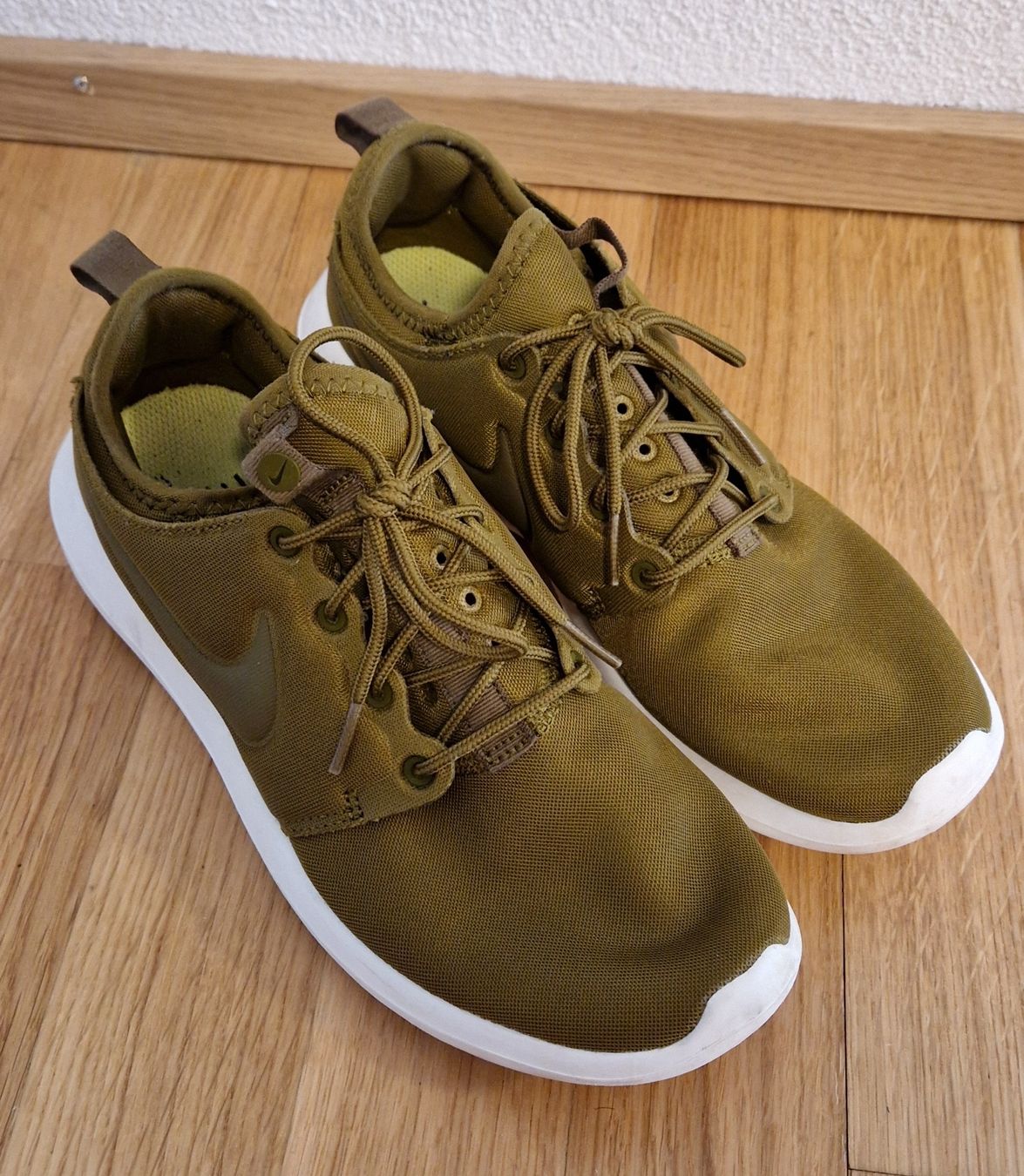 Nike Scarpe da donna: Nike Roshe One olivgrün 40 – Usato da Zürich venduto da c.line89