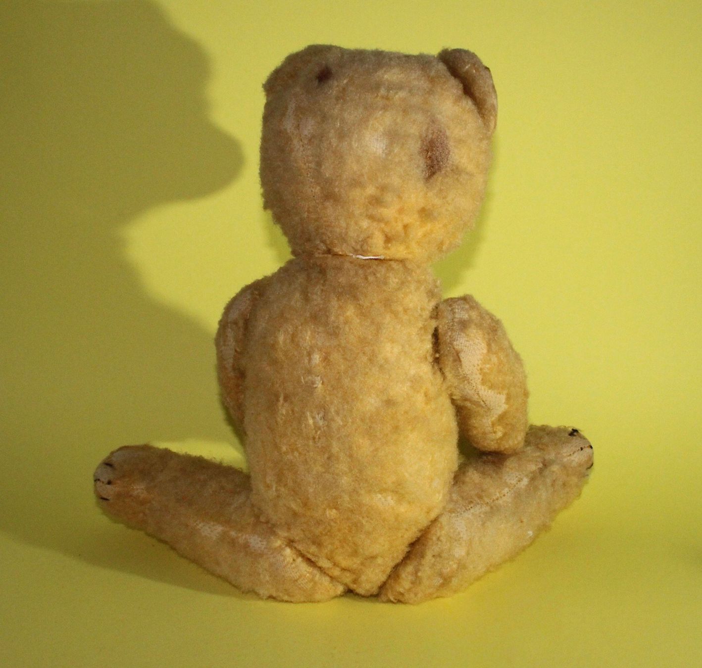 Bambole: ZWEI ALTE , STARK BESPIELTEN TEDDYBÄREN. – Usato da Grandcour venduto da Flowerstyle 4