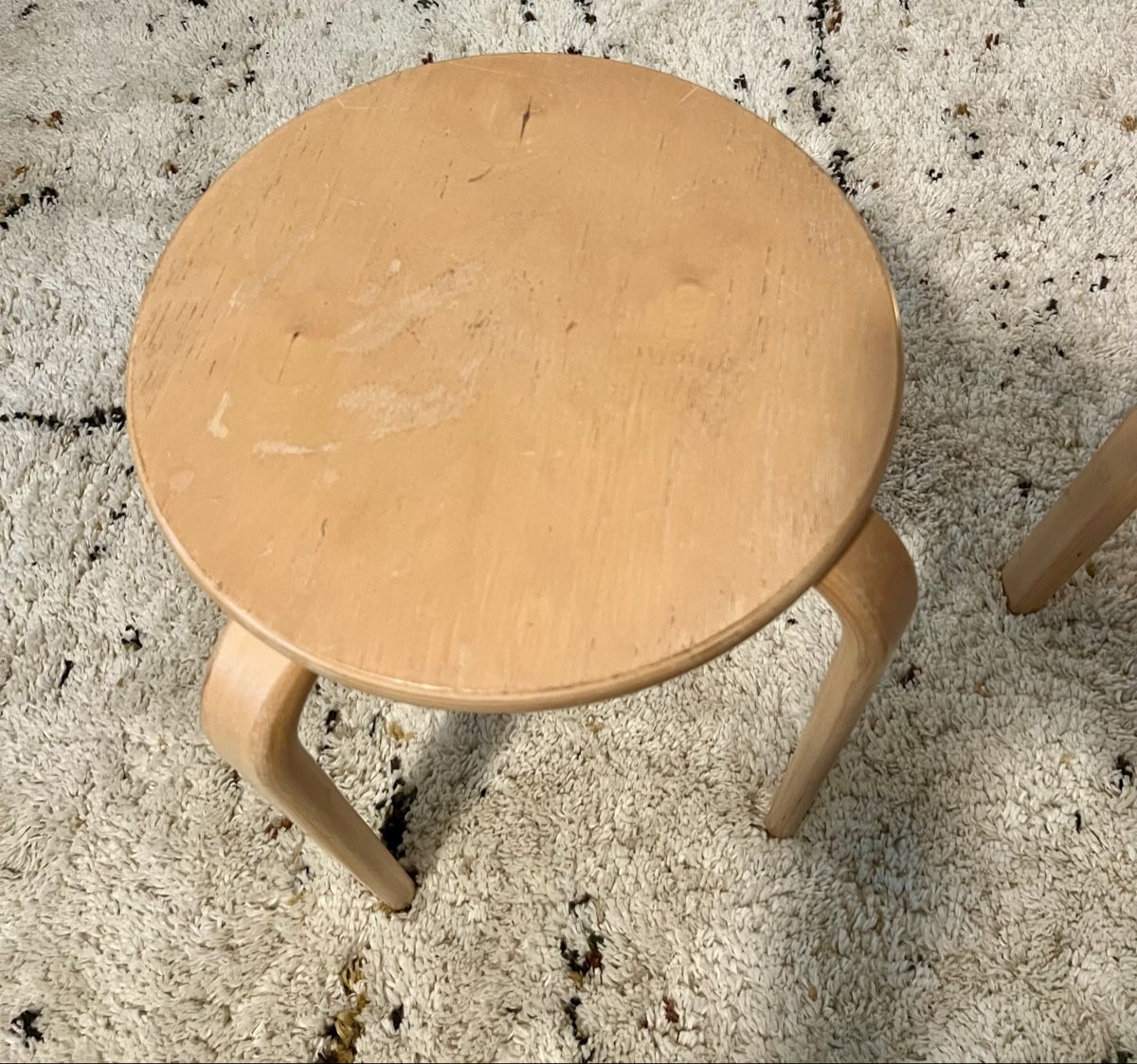 Hocker: 2 Stück Vintage 80er Holzhocker  Taburett – Gebraucht aus Hunzenschwil von Madachica 3