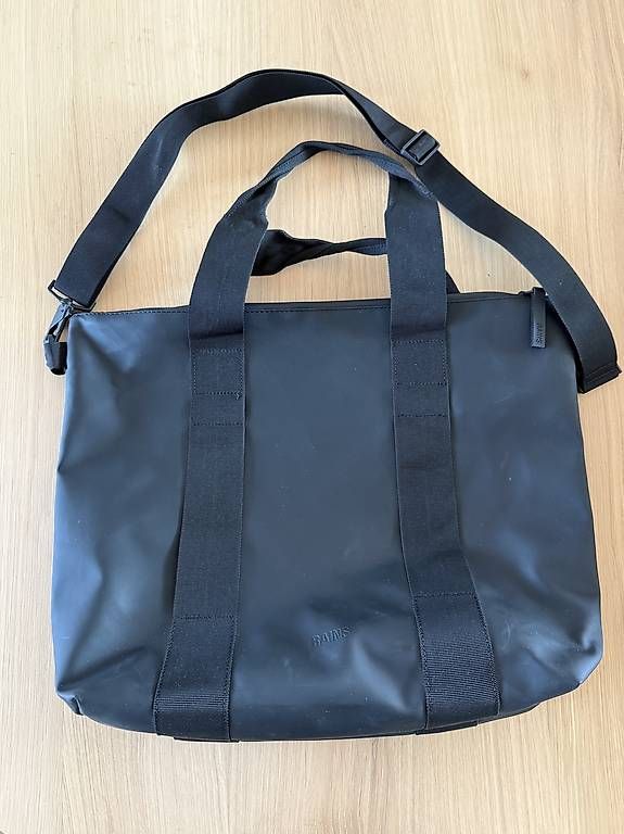 Rains Borse: Rains Tote mini schwarz – Nuovo (secondo la descrizione) da Zürich venduto da MartinaW1995