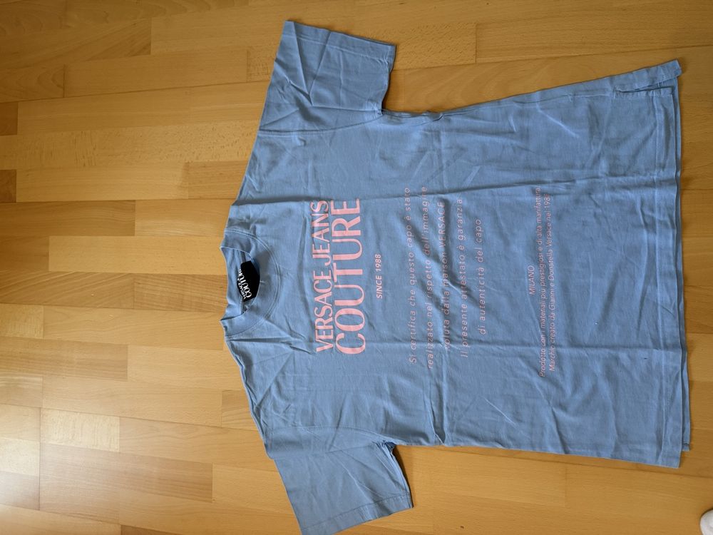 Versace T-shirt: Versace Jeans Couture T-Shirt, Neu – Nuovo (secondo la descrizione) da Weiningen ZH venduto da Filipe7 1