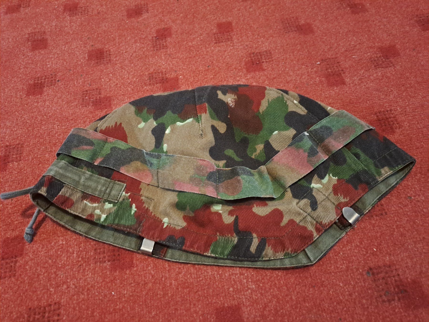 Schweizer Armee Uniformen: Helmüberzug 4 - Frucht – Gebraucht aus St.Gallen von Infanteriewerk 1