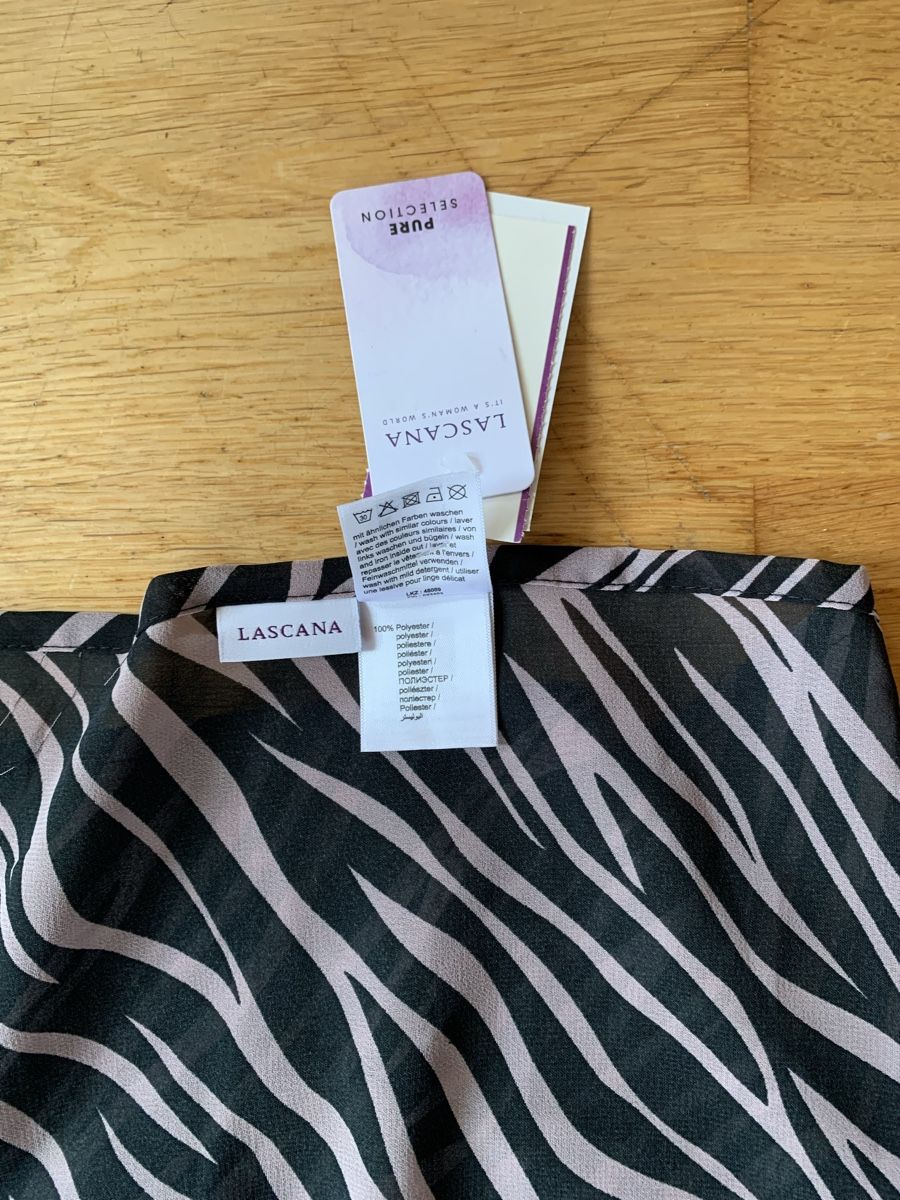 Foulard & Sciarpe: LASCANA Pareo Zebra Print neu  – Nuovo e nell'imballaggio originale da Sempach venduto da katzaana3