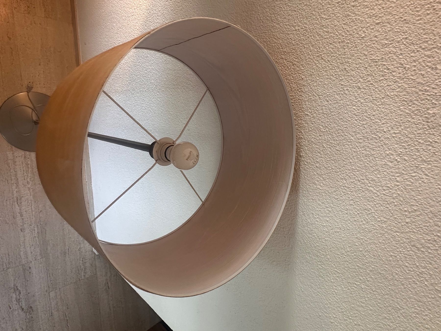 Lampen: Stehleuchte,  Metallfuss gebraucht – Gebraucht aus Küssnacht am Rigi von mis_skz5 2
