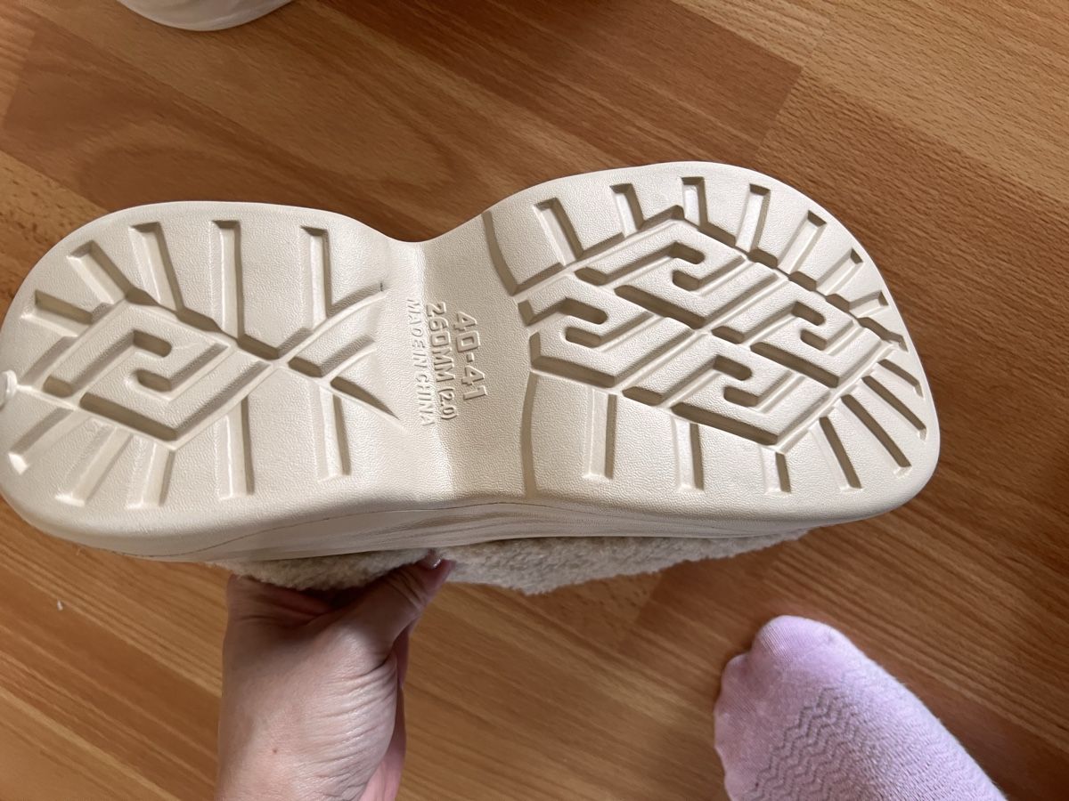Scarpe da donna: Hausschuhe Teddyfutter Creme Groesse 40-41 – Usato da Olten venduto da Sonjason 3