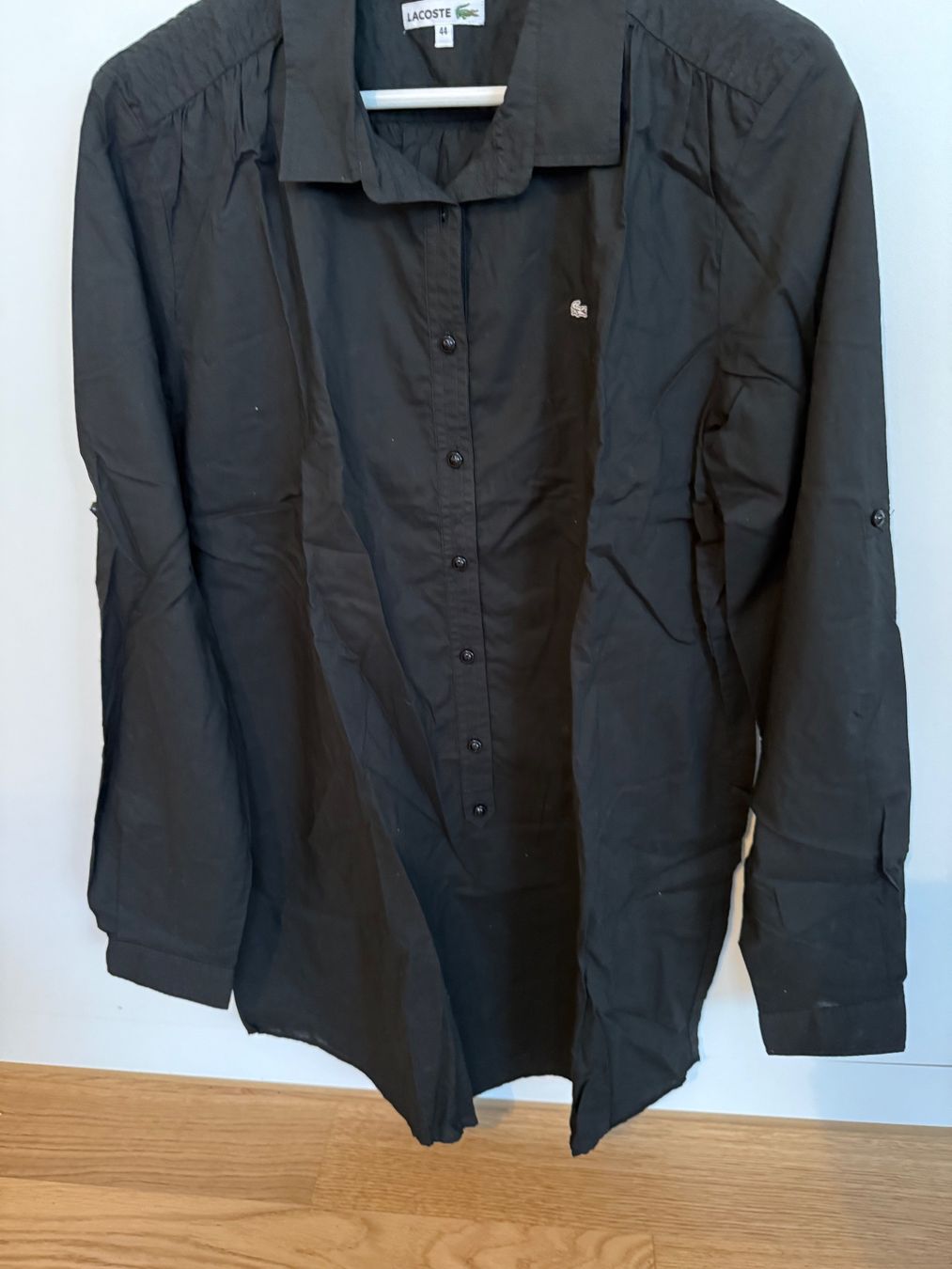 Lacoste Blusen: Lacoste Bluse Baumwolle in 44 – Gebraucht aus Wetzikon ZH von jas_66r8