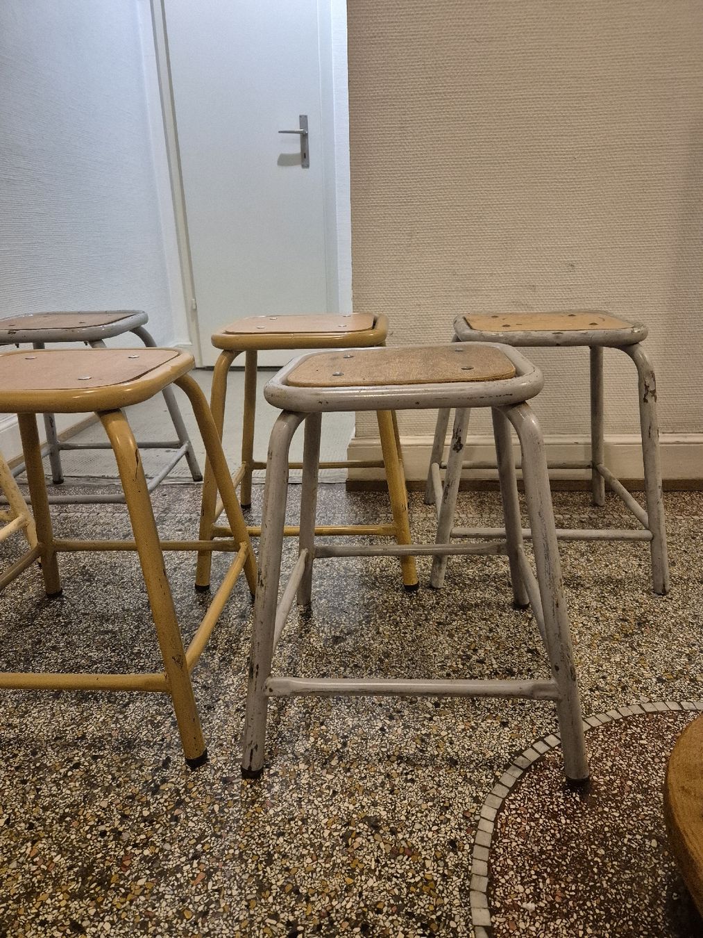 Sgabelli: Lot, 6Stk. Industry Hocker – Usato da Basel venduto da Gaianed 6