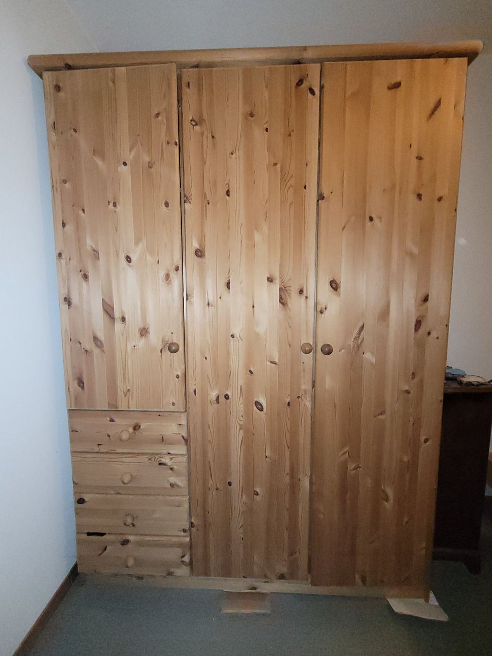 Armoires: Kleiderschrank – D'occasion à Effretikon par Gigi0110