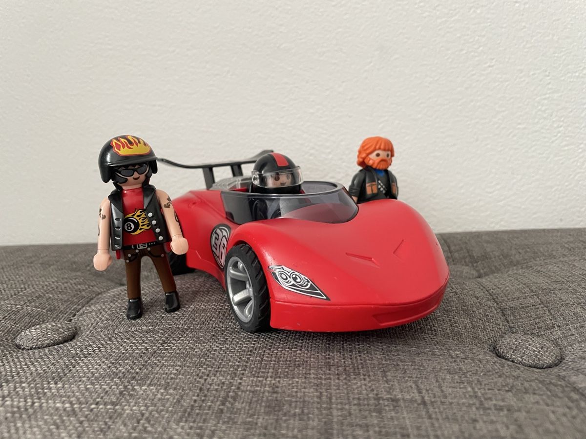 Playmobil Spielzeuge: Playmobil Auto mit 3 Figuren – Gebraucht aus Chur von Tsambiko