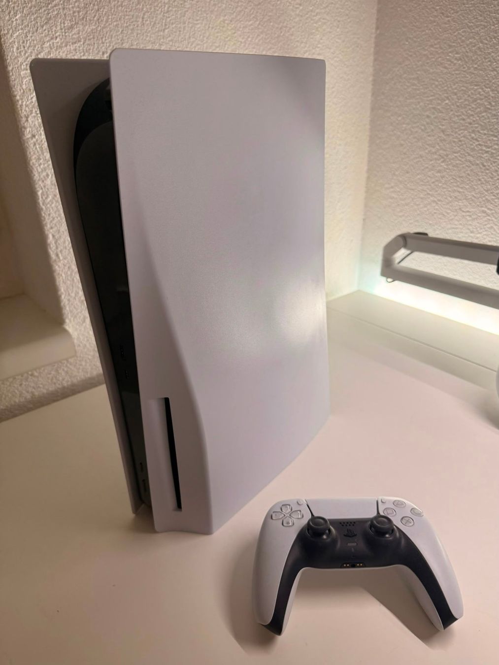 Sony Console: PlayStation 5 Disc Edition 825GB + Controller & Kabel – Nuovo (secondo la descrizione) da Meilen venduto da AK78 4