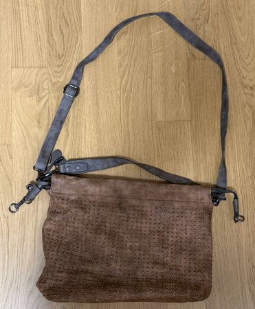 Trendige Handtasche in Braun mit Nieten, neuwertig!