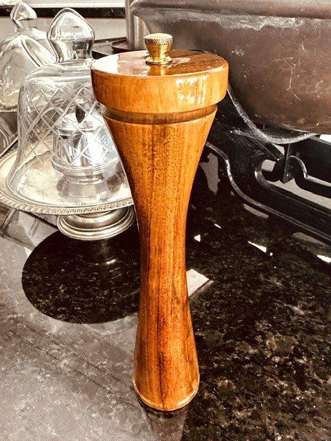 Küchengeräte: +  HoLz PfeFFeRmühLe  + – Gebraucht aus Winkel von zeho