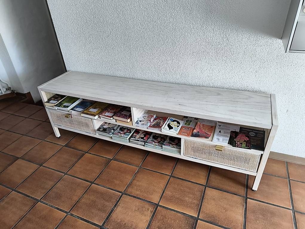 TV Möbel: Sideboard Shabby Chic – Gebraucht aus Schaffhausen von -Tai-