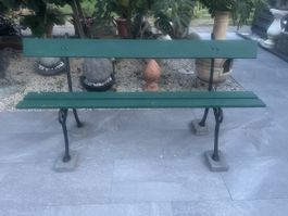 Gartenbank Holz Metall grün Gestell schwarz guter Zustand