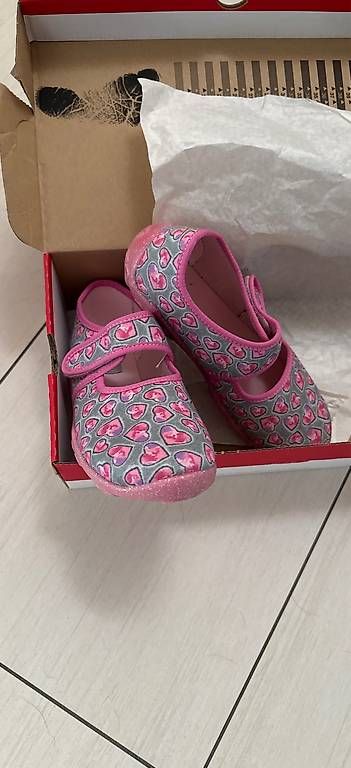Scarpe per ragazze: Pantofole nuove tg 35 – Nuovo e nell'imballaggio originale da Gordola venduto da jel_6ntg