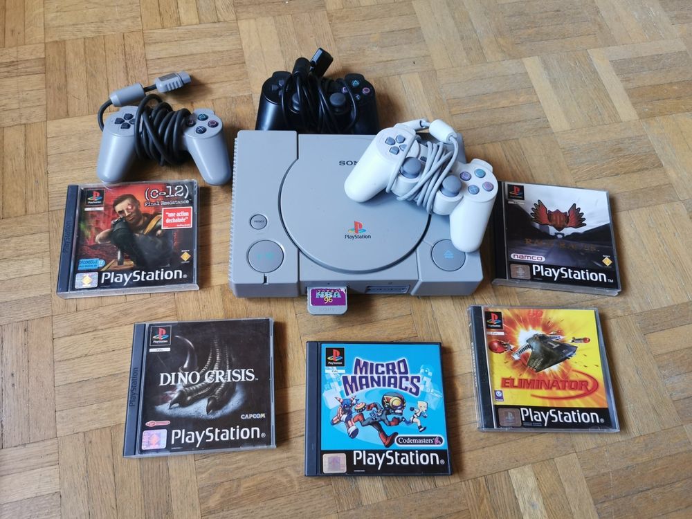 PlayStation 2 avec 3 manettes plus 26 jeux plus 3 carte mémoire