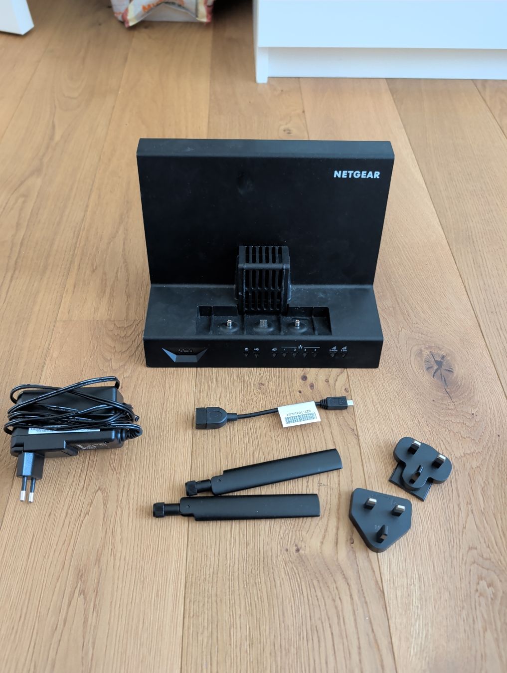 Netgear Modem & Router: NETGEAR AirCard Smart Cradle DC112A – Usato da Chur venduto da mwenk 2