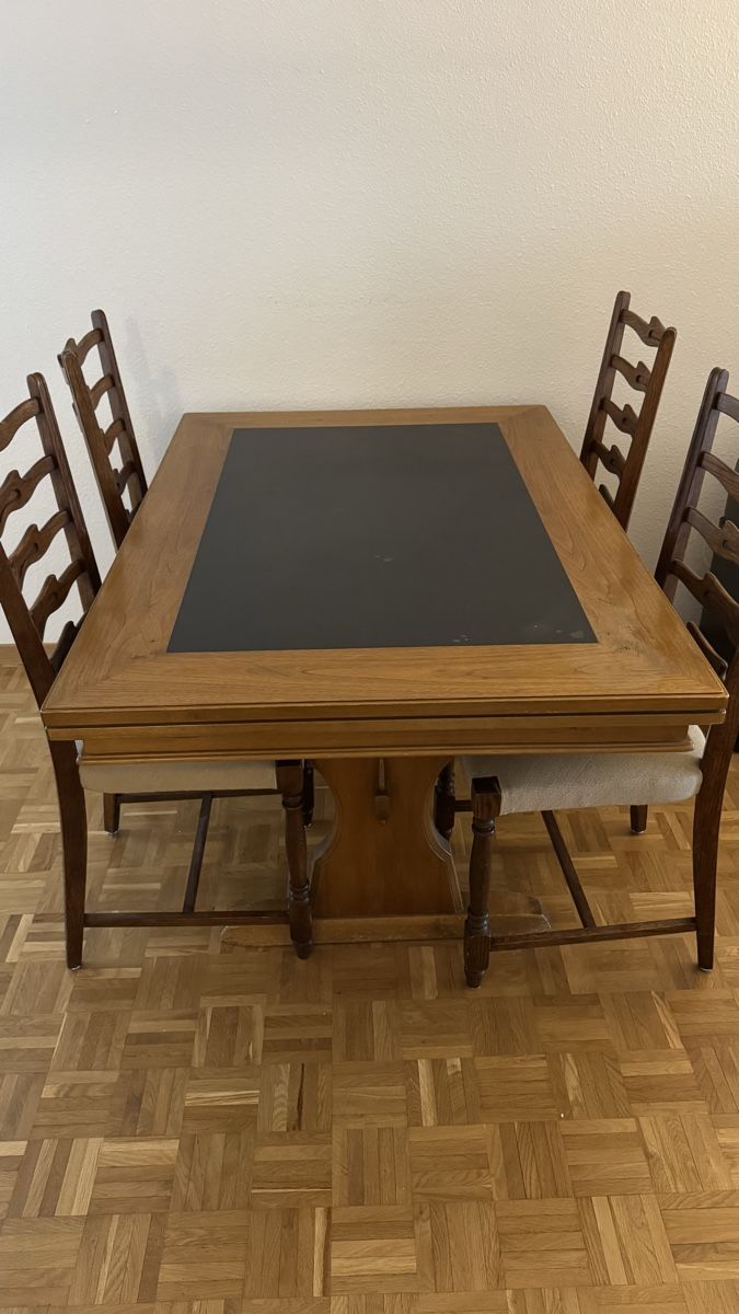 Set di tavolo e panche: Esstisch mit 4 Stühlen - GRATIS! – Usato da Nussbaumen AG venduto da fri_r7mk 1