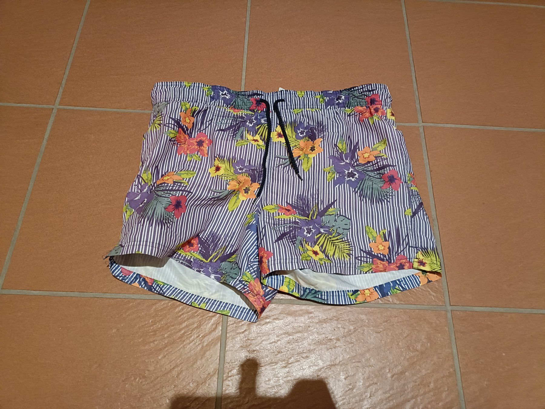 Pantaloni: Crivit Badehosen mit Taschen Grösse M – Usato da Obfelden venduto da Kirinki