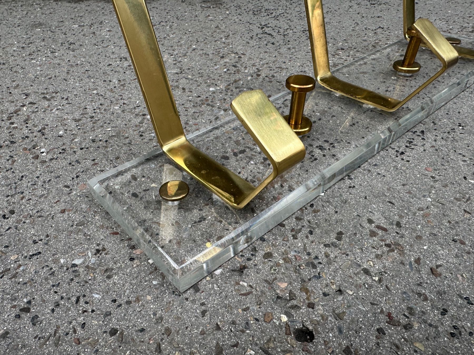 Guardaroba: Vintage Plexiglas / Messing Wandgarderobe – Usato da Zürich venduto da frauflufelberg 4