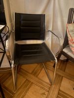 2 Bürostuhle Leder Schwarz Stahlrohr Gestell guter Zustand