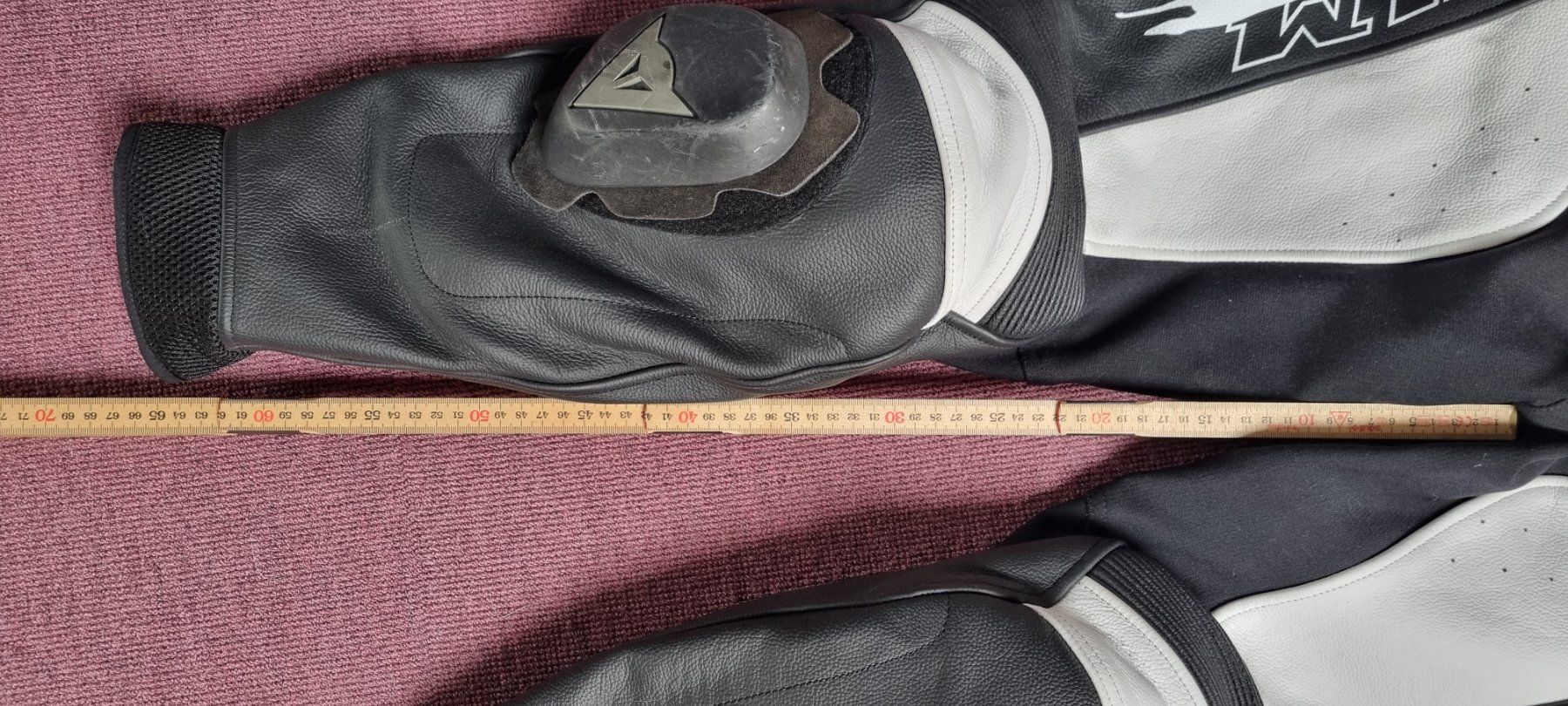 FLM Completi & Tailleur: Motorradkombi Leder FLM, neuwertig – Nuovo (secondo la descrizione) da Leimbach AG venduto da brudem 9