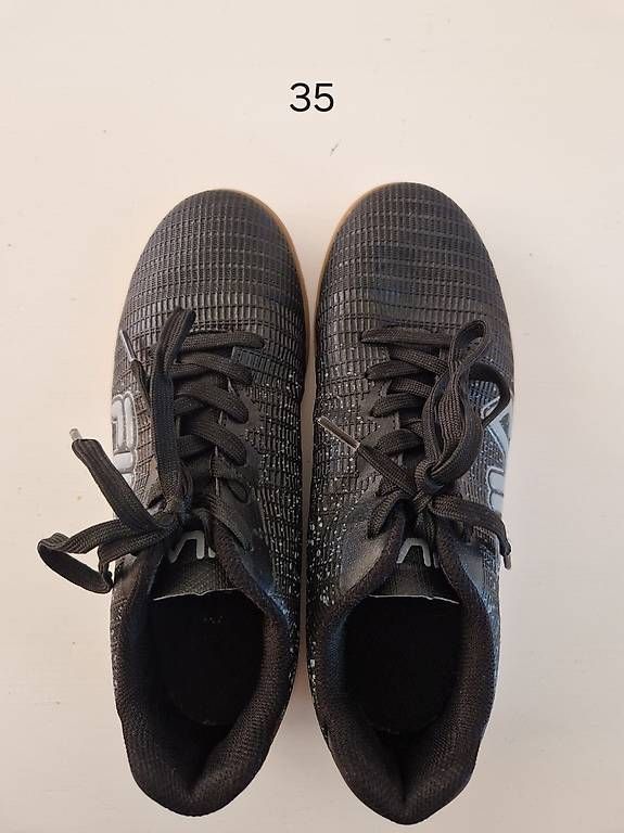 Scarpe per ragazzi: Hallenschuhe in Grösse 35 – Usato da Olten venduto da mel_8vjv 3