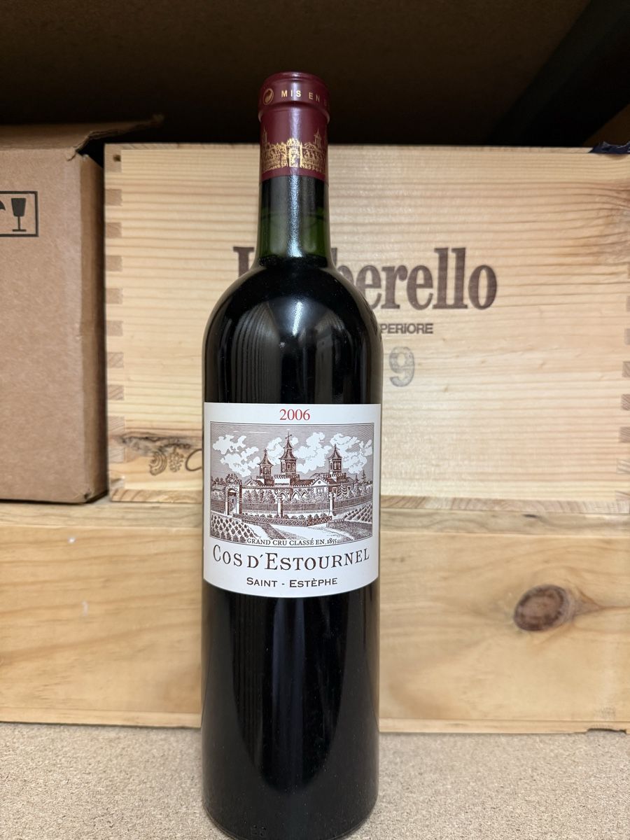 Cos Vino: Cos D’estournel 2006 – Nuovo e nell'imballaggio originale da Troinex venduto da Airain