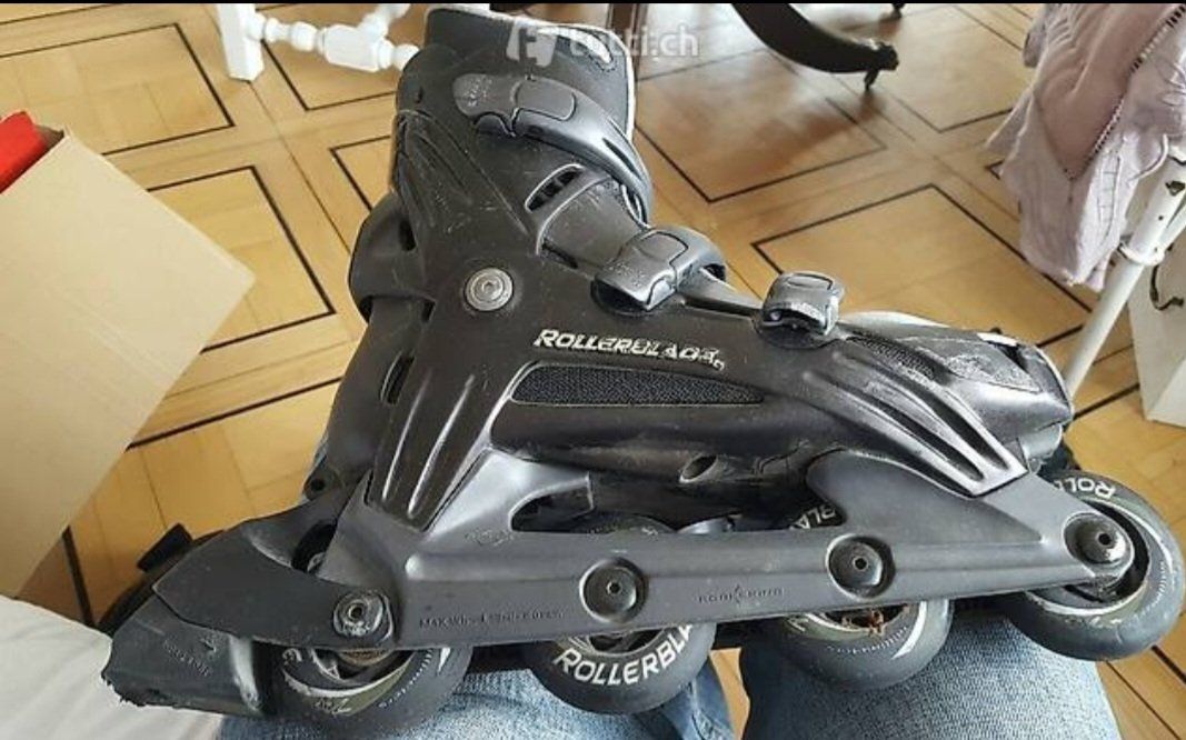 Pattini in linea & Pattini a rotelle: Rollerblade Grösse 41 inkl. div. Protektors – Usato da Kölliken venduto da Tzhspeu1 1