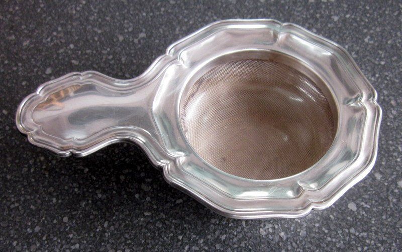 Sigg Elettrodomestici da cucina: SIGG Teebeutelhalter/Teesieb, Tropfschale, Metall versilbert – Usato da Bischofszell venduto da raika 1