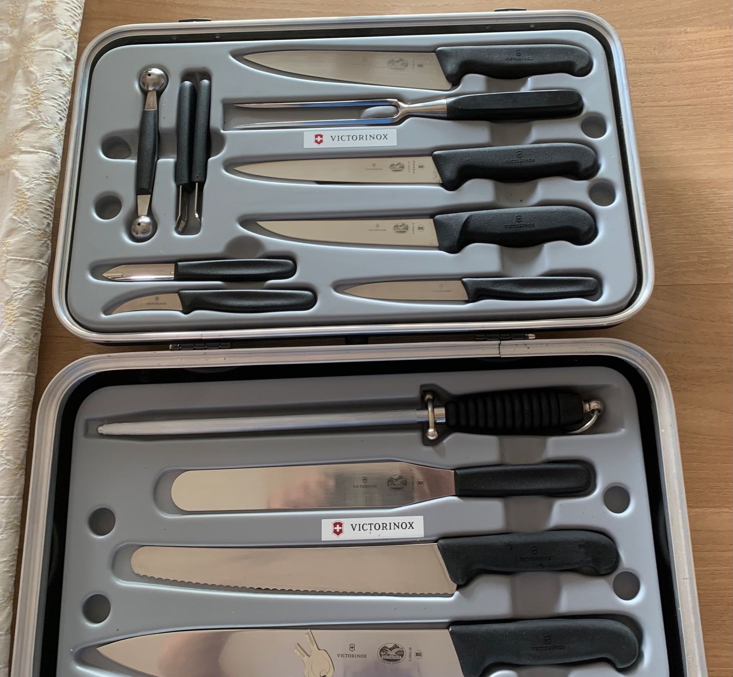 Victorinox Coltelli: Victorinox Messerkoffer Set gebraucht – Nuovo (secondo la descrizione) da Zürich venduto da matteobarbara