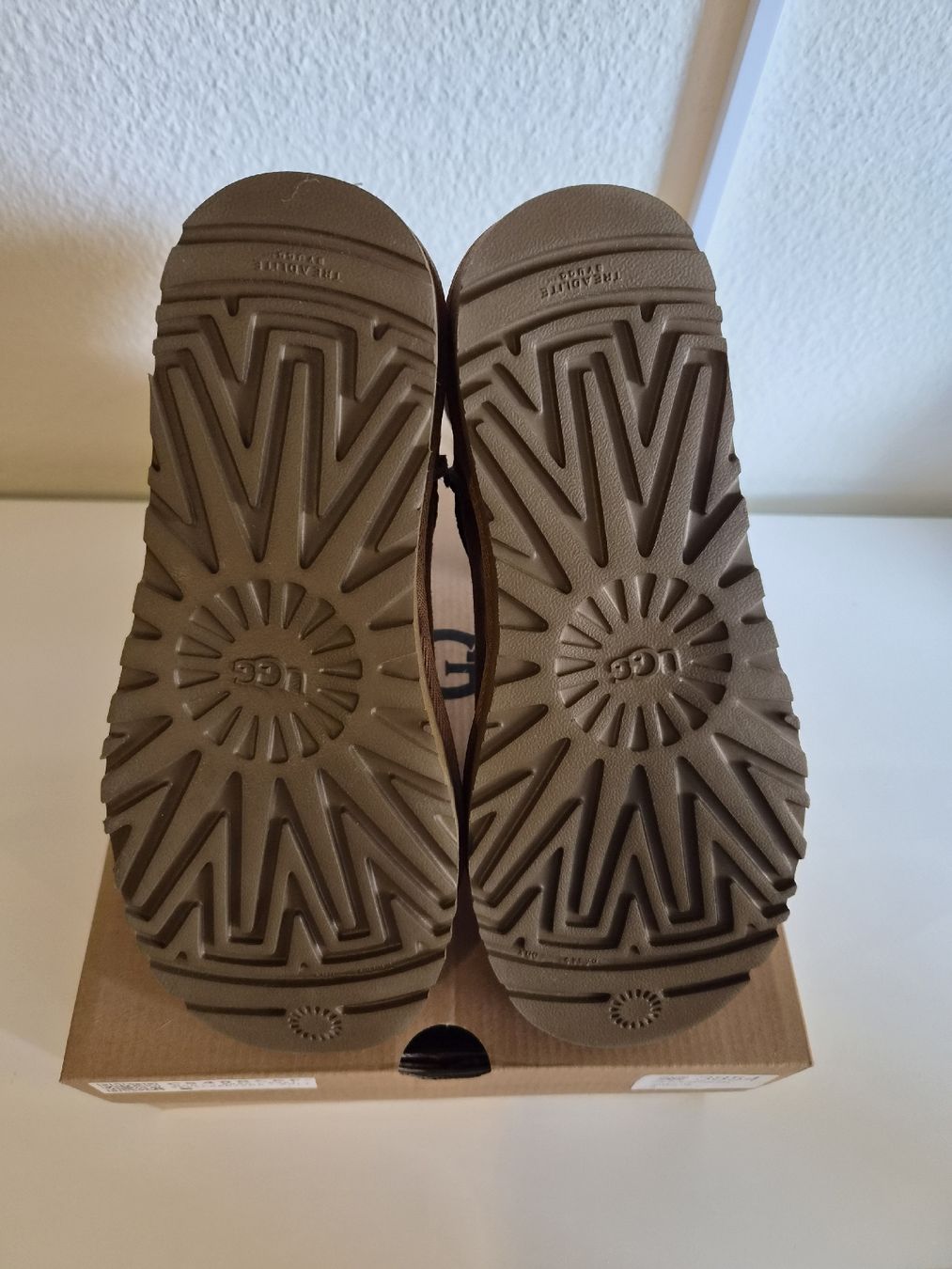 Ugg Damenschuhe: UGG Mini Bailey Button - Grösse 38 – Neu und originalverpackt aus Reinach BL von sunny2014 5