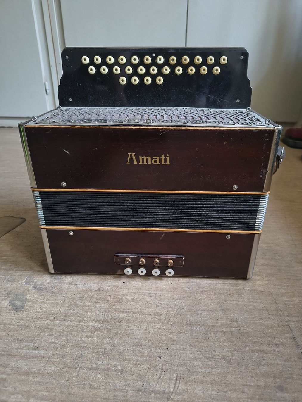Strumenti musicali: Accordéon Amati – Usato da La Chaux-de-Fonds venduto da ZahidC