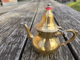 Metall: Teekrug S Messing/rot-ANGEBOT