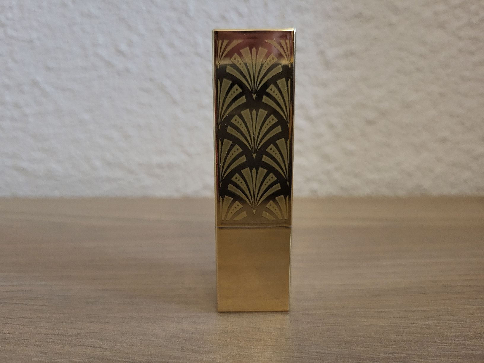 Estée Lauder Make-up: Estee Lauder Lippenstift Ruby Red Velvet LIMITED EDITION – Nuovo e nell'imballaggio originale da Nänikon venduto da Skin-Beauty 3