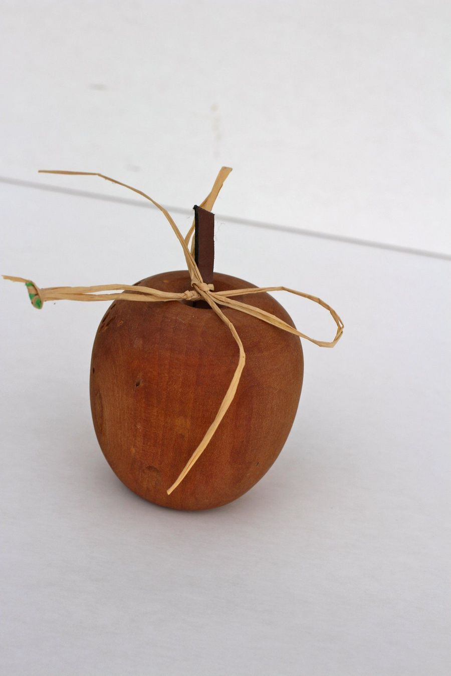 Figuren: Apfel aus Holz handgemacht – Neu (gemäss Beschreibung) aus Altstätten SG von alpalfa