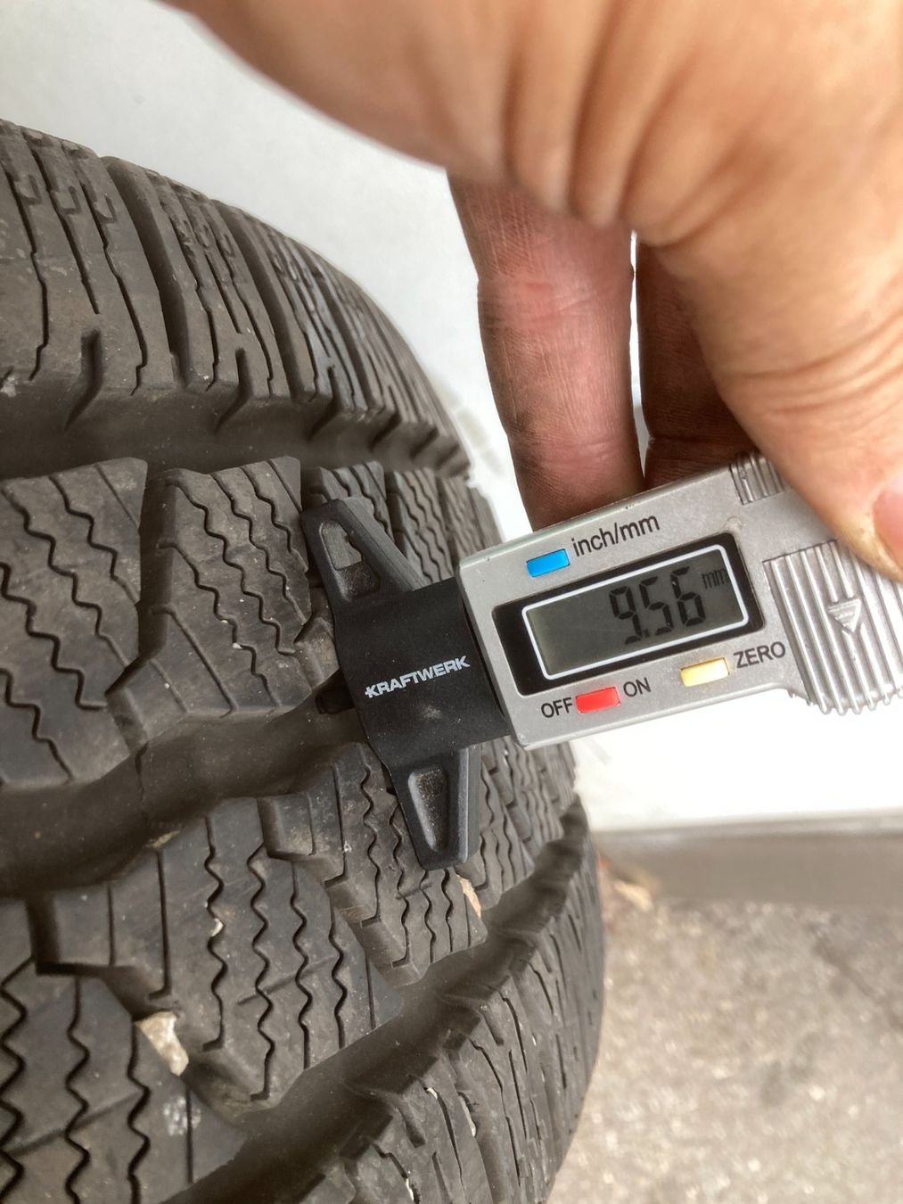 Continental Pneumatici & Ruote complete: Winterpneu 235/65R16 Continental – Usato da Cham venduto da Cham6332 6