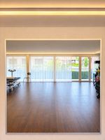 Wandspiegel mit silbernem Rahmen neuwertiger Zustand
