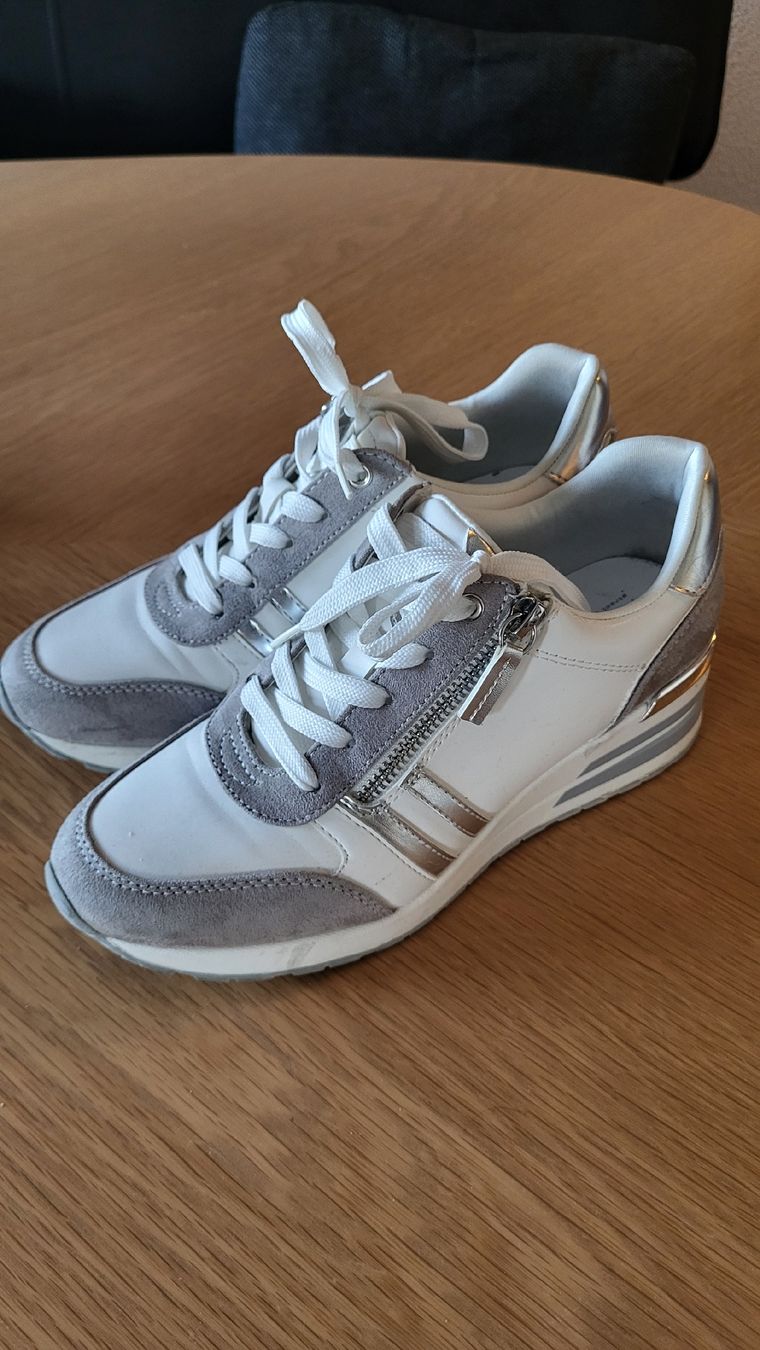 Scarpe da donna: Venice Sneaker weiss silber Gr. 38  – Usato da Aarberg venduto da Katito