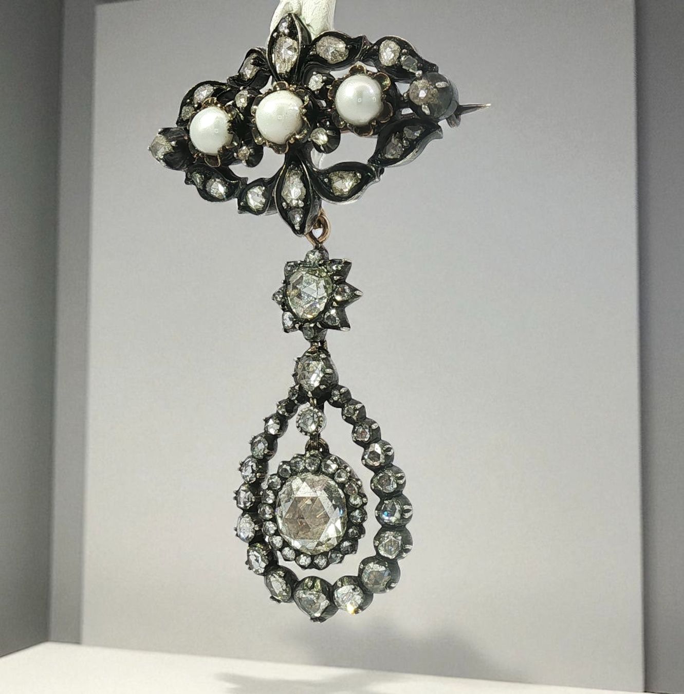 Spille & Fermagli: Frühviktorianische Diamant- & Perlenbrosche, um 1850 – Usato da Embrach venduto da marufa 3